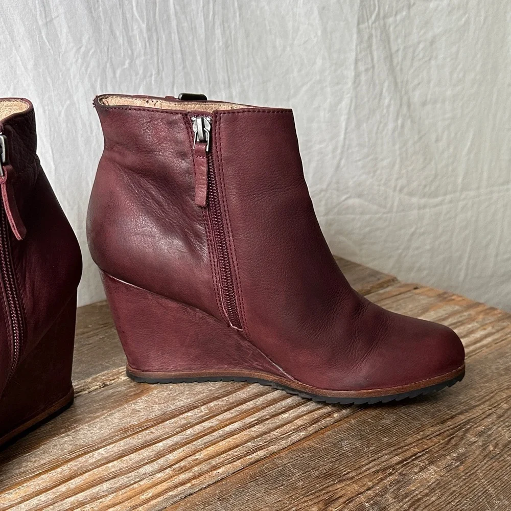 Chic Burgundy leather Wedge Ankle Boots
